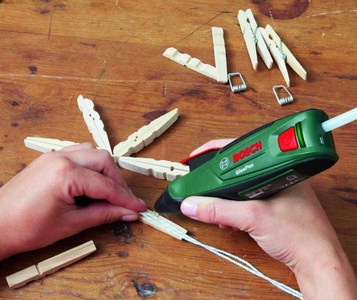 Пістолет клейовий Bosch GluePen акумуляторний, 3.6*1.5 Ач, O стрижня 7 мм, 0.14 кг