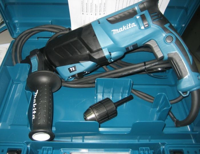 Перфоратор Makita HR2630T, SDS+,змінний патрон, 800Вт, 2.4 Дж, 3.0 кг
