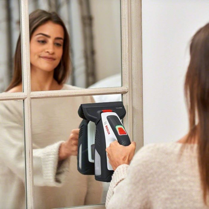 Пилосос Bosch GlassVAC, акумуляторний, для миття вікон, 3.6*2 Ач, контейнер 0.1 Л, 0.7 кг, +насадки і пульв.