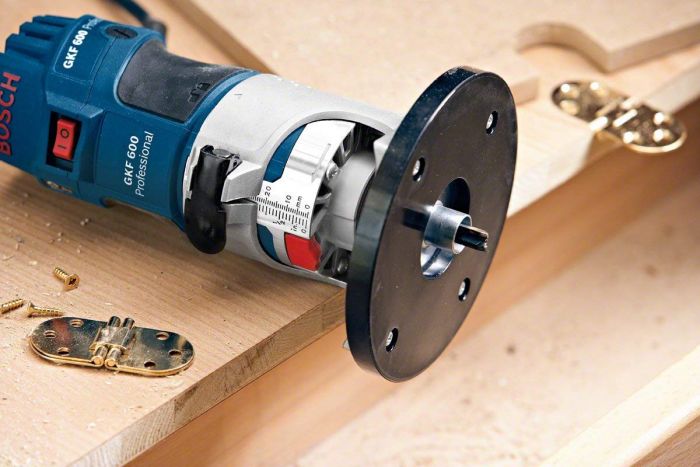 Фрезер Bosch GKF 600, 600Вт, 33000 об/хв, патрон 6/8 мм, 0.89 кг