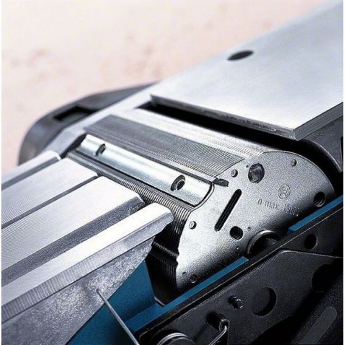 Рубанок Bosch Professiona GHO 40-82 C, 850 Вт, ніж 82мм, стругання 4 мм, 3.2 кг
