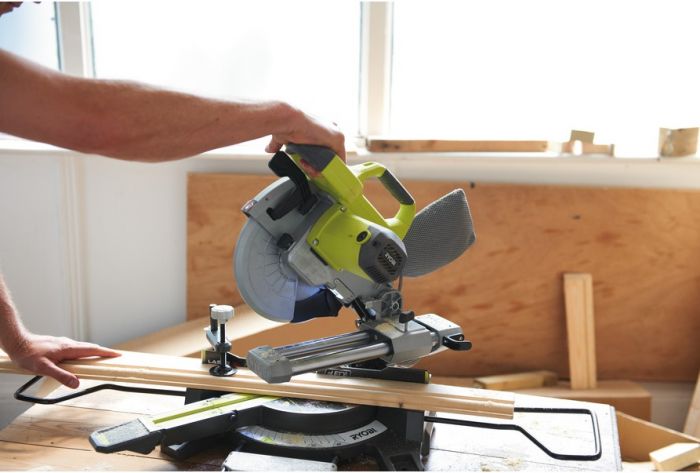 Ryobi Пила торцювальна Ryobi EMS216L з протяжкою, 1500Вт, 216мм, лазер, 13кг