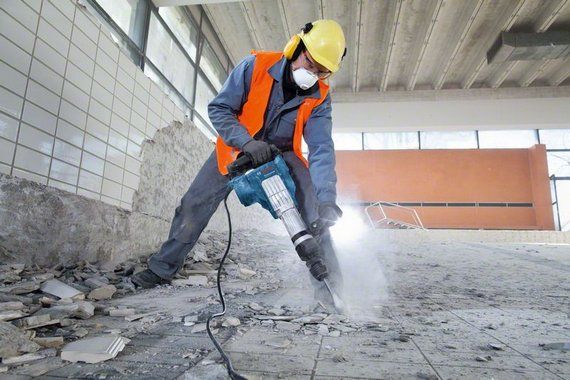 Молоток відбійний Bosch GSH 11 VC. 1700Вт, 23Дж, 900 – 1.700 уд/хв, 11.4 кг