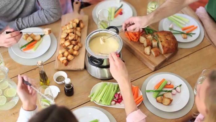 Електричне фондю Russell Hobbs Fiesta, ємність 2 л, 1200 Вт, 6 виделок в комплекті, нерж. сталь, сірий