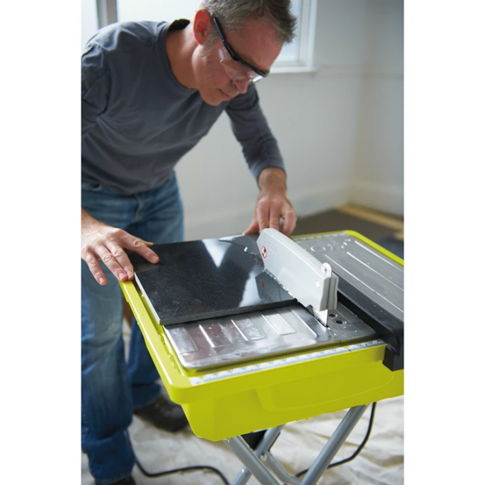 Ryobi Плиткоріз WS721S 500 Вт , диск 178 мм, мокрий різ