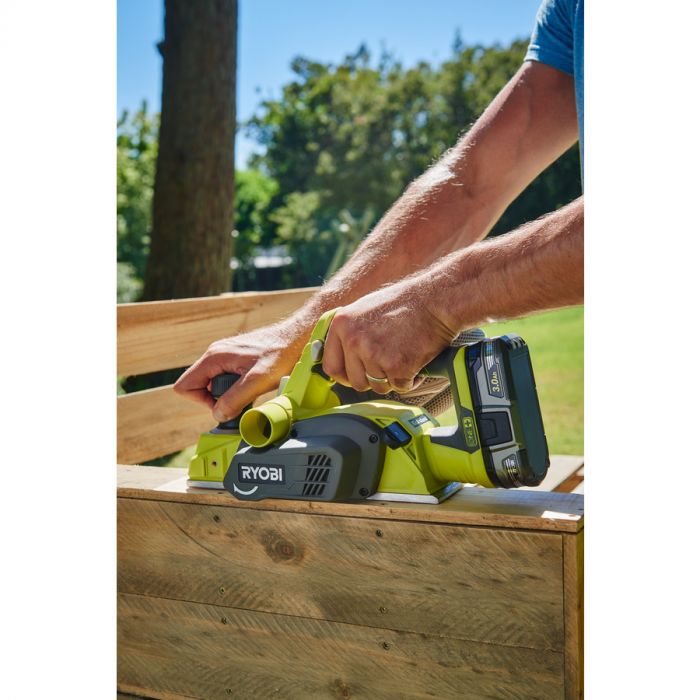 Ryobi Рубанок EPN7582NHG 750 Вт, 2 мм, шир. 82мм, проточки 0.5, 1.0, 1.5 мм