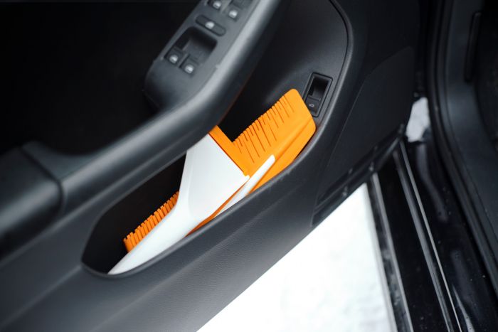 Fiskars Щітка зі скребком  SnowXpert, 67 см, 221г