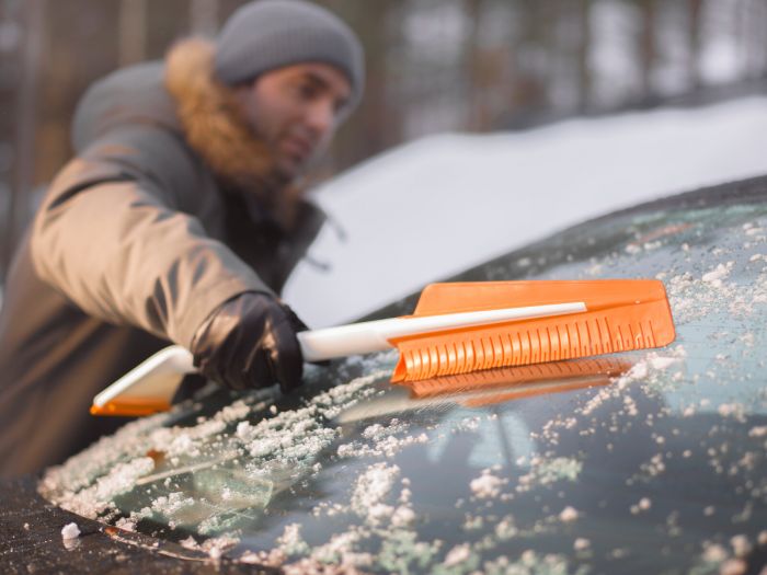 Fiskars Щітка зі скребком  SnowXpert, 67 см, 221г