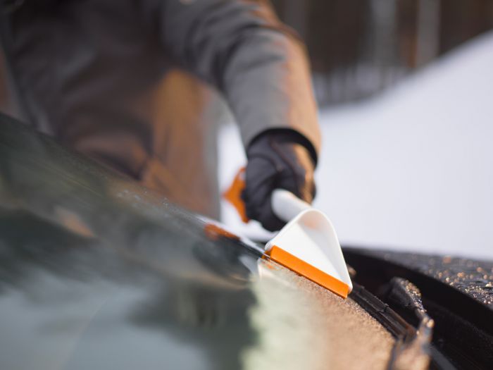 Fiskars Щітка зі скребком  SnowXpert, 67 см, 221г