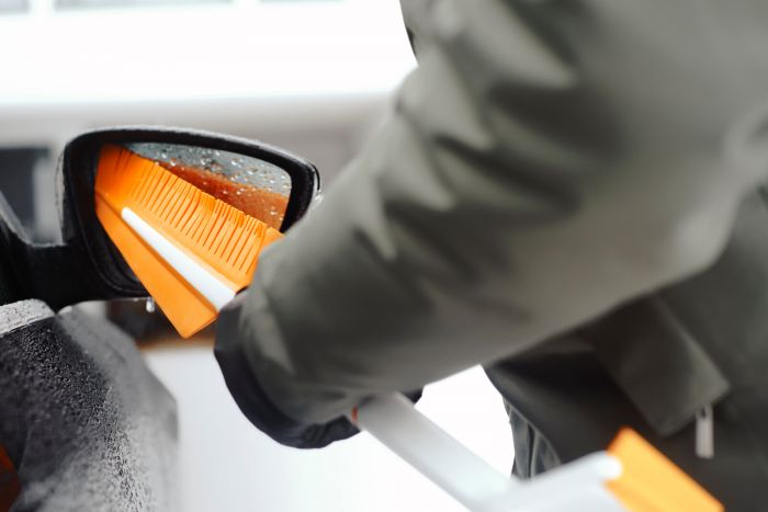 Fiskars Щітка зі скребком  SnowXpert, 67 см, 221г