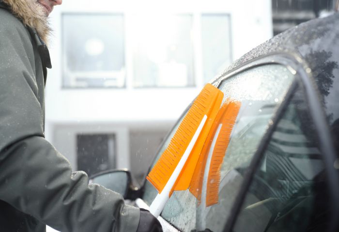 Fiskars Щітка зі скребком  SnowXpert, 67 см, 221г