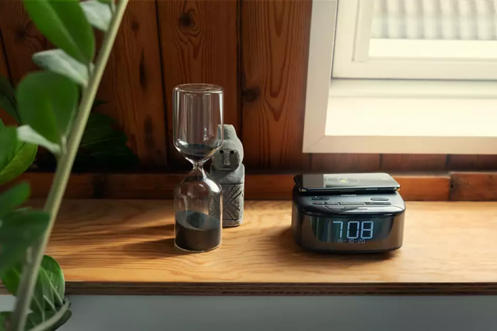 Радіогодинник Philips TAR7705 FM/DAB+, stereo 4W, LCD, Qi, Wireless