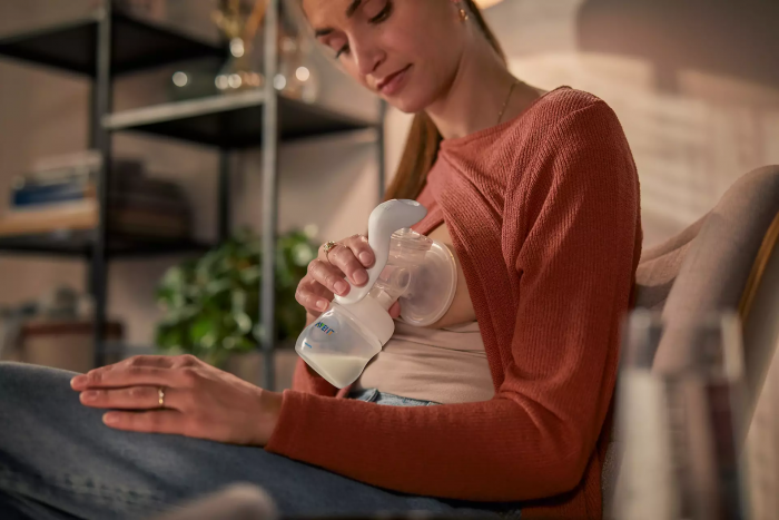 Ручний молоковідсмоктувач Philips Avent з пляшечкою 115мл SCF430/10