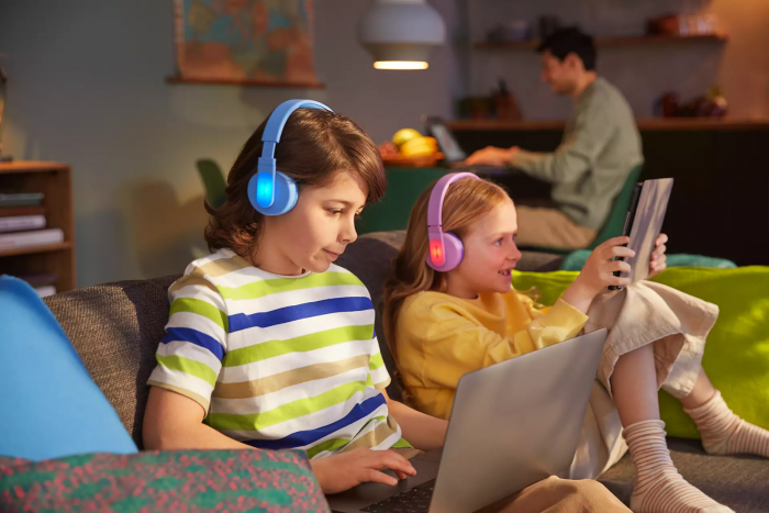 Навушники Philips Kids TAK4206 On-ear Colored light panels Wireless Mic Рожевий