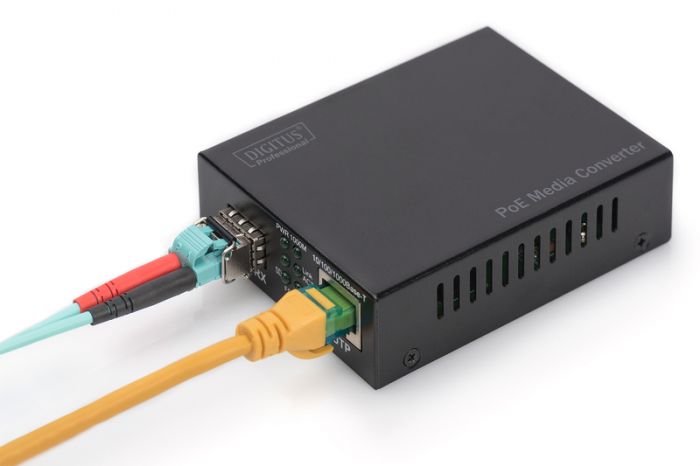 Медіа конвертор DIGITUS Gigabit PoE+, RJ45/SFP, 802.3at, 30W, incl. PSU