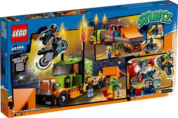 Конструктор LEGO City Вантажівка для шоу каскадерів 60294
