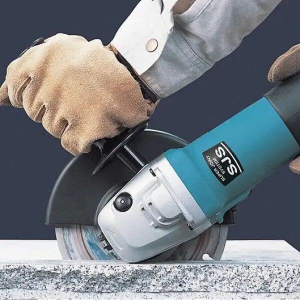 Шліфмашина кутова Makita GA6040C, 1400 Вт, 150 мм, 9000 об/хв, 2.6 кг