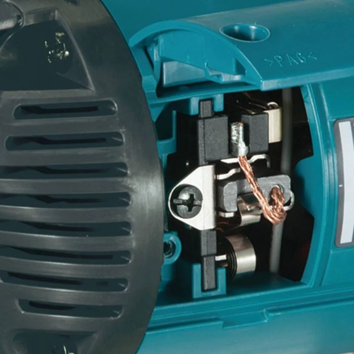 Шліфмашина кутова Makita GA7060, 2200 Вт, 180 мм, 8500 об/хв, 5.3 кг