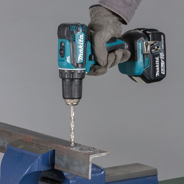 Шуруповерт-дриль Makita DDF485FYX3, акум, 18В, 3 Аг, LXT, 0-500/0-1900 об/хв, 50/27Нм, 1.4кг