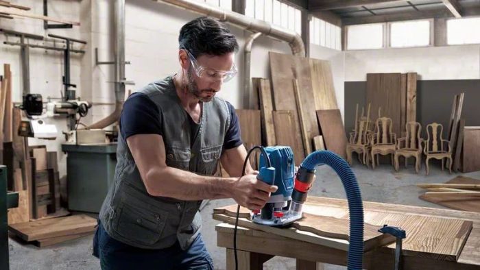 Фрезер Bosch GOF 130, 1300Вт, 11000-28000 об/хв, цанга 6 та 8мм, 3.5кг