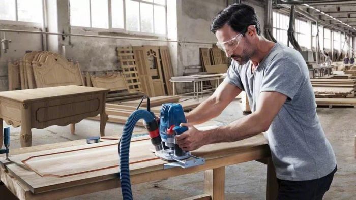 Фрезер Bosch GOF 130, 1300Вт, 11000-28000 об/хв, цанга 6 та 8мм, 3.5кг