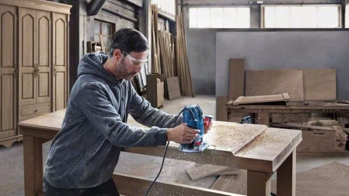 Фрезер Bosch GOF 130, 1300Вт, 11000-28000 об/хв, цанга 6 та 8мм, 3.5кг