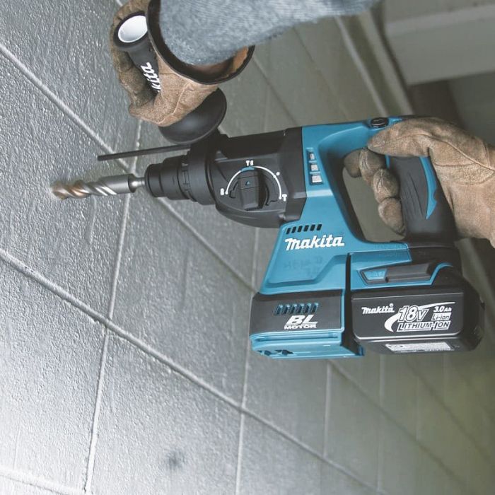 Перфоратор Makita DHR242RFJ, акум, 18В LXT, 3Ah 2шт., SDS-Plus, 2.4 Дж, 3.3кг