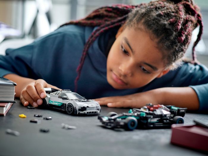 Конструктор LEGO Speed Champions Mercedes-AMG F1 W12 E Performance та Mercedes-AMG Project One 76909