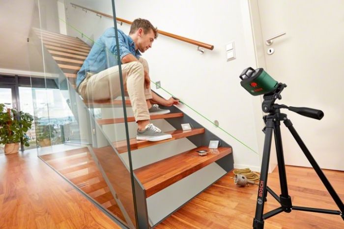 Нівелір лазерний Bosch UniversalLevel 360 Set +TT150 і висок, діапазон± 4 °,± 0.4 мм на 30 м до 24 м, 0.56 кг
