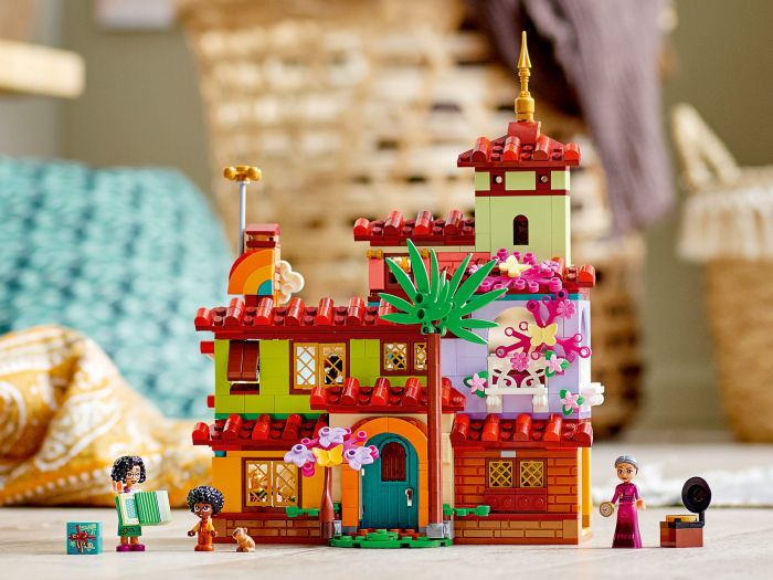 Конструктор LEGO Disney Будинок Мадригал 43202