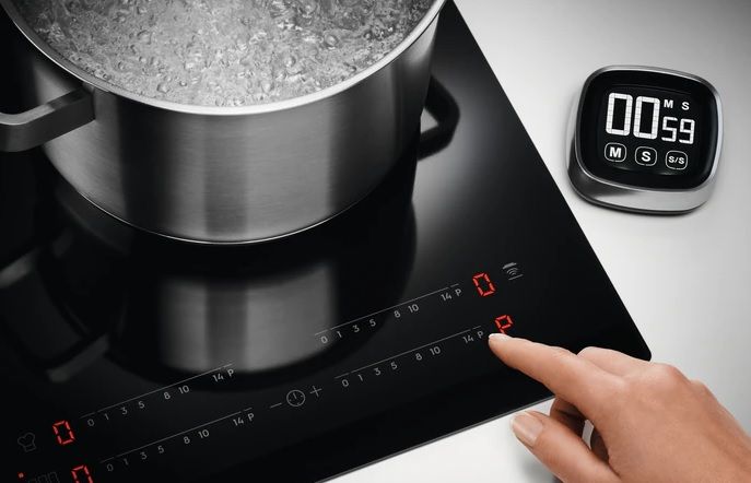Варильна поверхня Electrolux IPE6474KF індукційна