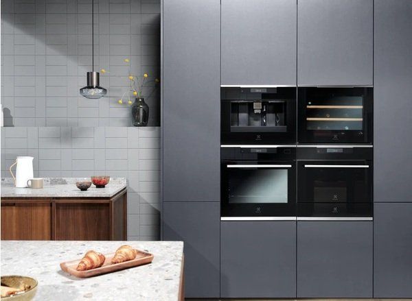Шафа Electrolux винна вбудовувана, 45х56х60см, 1 дв., Холод.відд. - 49л, F, Полиць - 2, Пл. - 18шт, Темп.зон - 1, Чорний