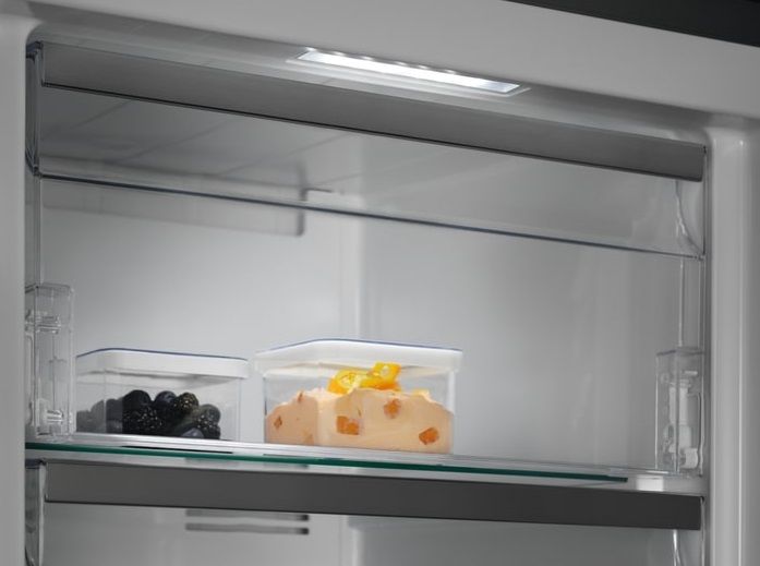 Морозильна камера Electrolux RUT7ME28X2, Висота - 186см,  280л, A++, NF, Електр. Керування, Дисплей, Нержавіюча сталь