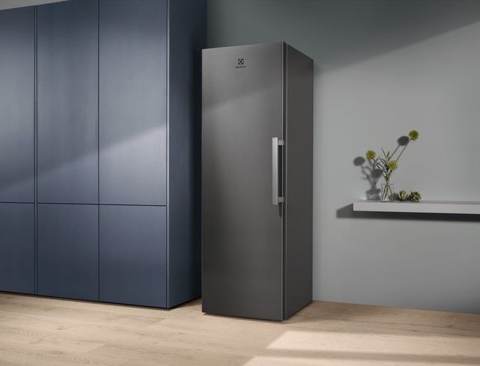 Морозильна камера Electrolux RUT7ME28X2, Висота - 186см,  280л, A++, NF, Електр. Керування, Дисплей, Нержавіюча сталь