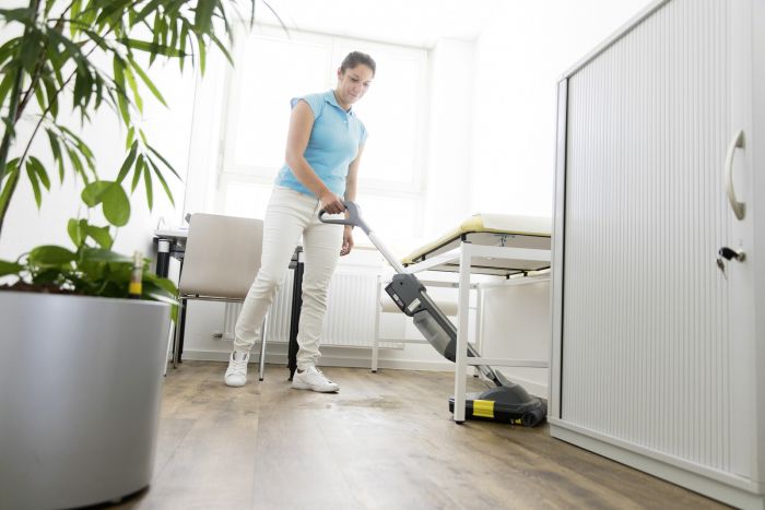 Машина для миття підлоги Karcher BR 30/1 C Bp Pack акумуляторна, 18В, 3.0 Аг