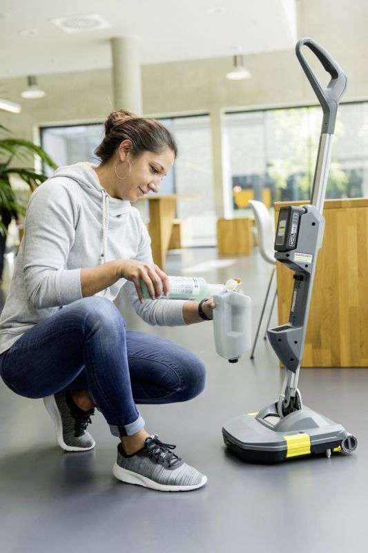 Машина для миття підлоги Karcher BR 30/1 C Bp Pack акумуляторна, 18В, 3.0 Аг