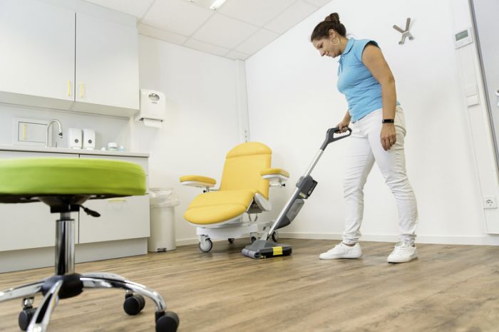 Машина для миття підлоги Karcher BR 30/1 C Bp Pack акумуляторна, 18В, 3.0 Аг