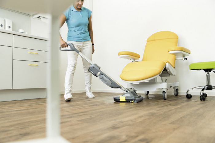 Машина для миття підлоги Karcher BR 30/1 C Bp Pack акумуляторна, 18В, 3.0 Аг