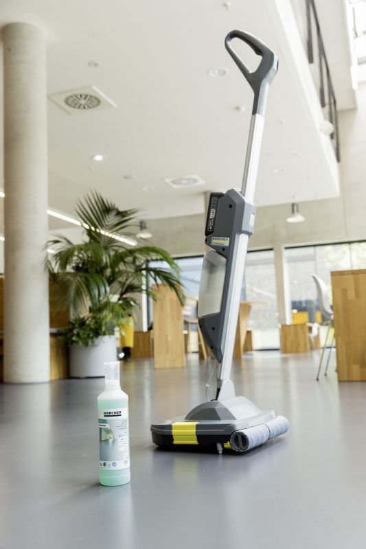 Машина для миття підлоги Karhcer BR 30/1 C Bp Pack, 18В, 2.5 Аг, 300 мм, 1/0.7 л, 200 м?/г, 6.1 кг