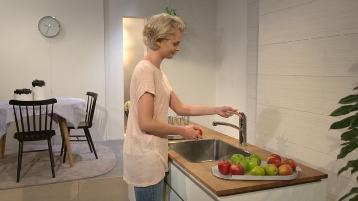 Змішувач Hansgrohe Logis для кухонної мийки/71832000/160мм, 1-струменевий/поворотний/важіль зверху/форма округла/хром