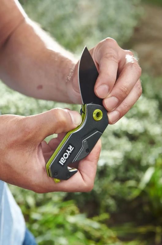 Ніж складаний Ryobi RFK25T, лезо 57мм, стропоріз, фіксатор леза, кліпса.