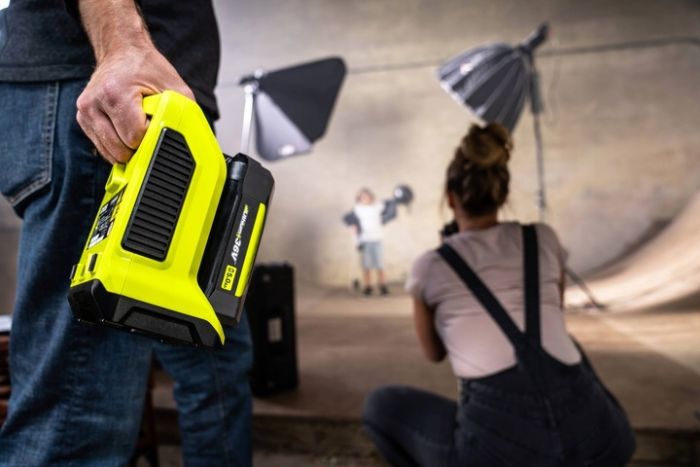 Інвертор напруги акумуляторний RYOBI RY36BI300A-0, MAX POWER 36В, 220В, 300Вт/500Вт пікова, (без АКБ та ЗУ)