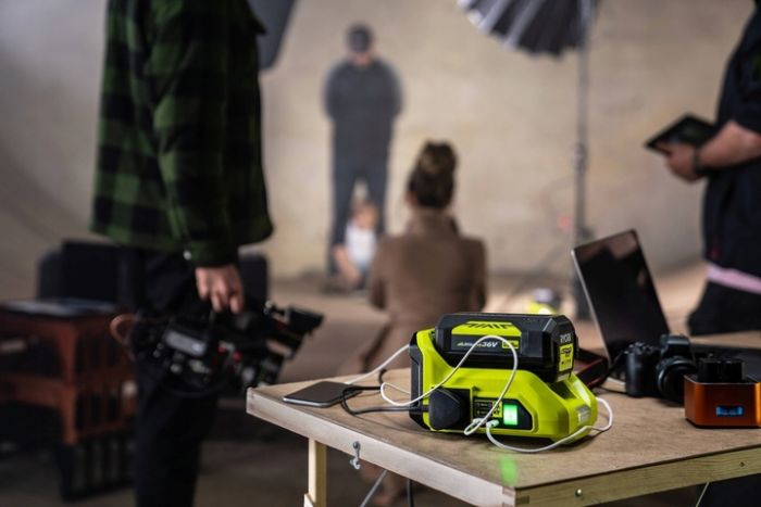 Інвертор напруги акумуляторний RYOBI RY36BI300A-0, MAX POWER 36В, 220В, 300Вт/500Вт пікова, (без АКБ та ЗУ)