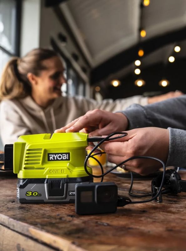 Інвертор напруги акумуляторний RYOBI ONE+ RY18BI150A-0, 220 Вольт, 150Вт/300Вт пікова, (без АКБ та ЗУ)