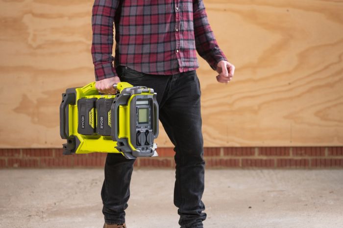 Інвертор напруги акумуляторний RYOBI RY36BI1800A-250, MAX POWER 36В, АКБ 2 х 5.0Ач, 1800Вт (3000 Вт пікова)