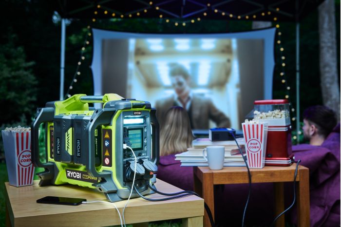 Інвертор напруги акумуляторний RYOBI RY36BI1800A-250, MAX POWER 36В, АКБ 2 х 5.0Ач, 1800Вт (3000 Вт пікова)