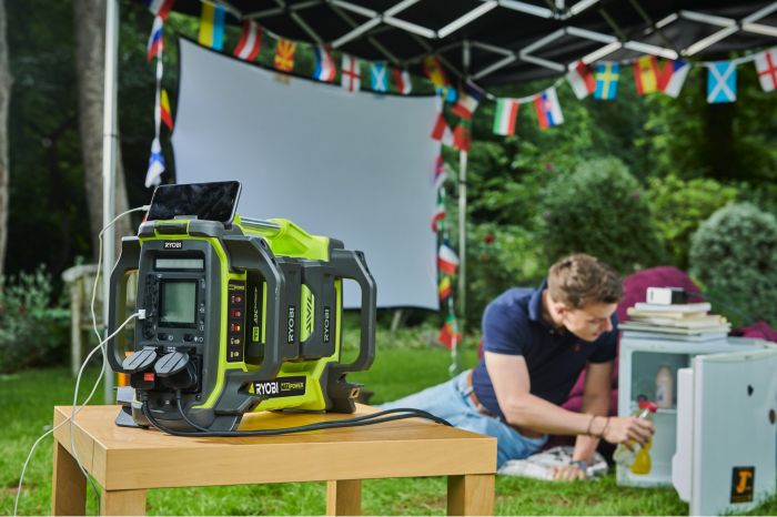 Інвертор напруги акумуляторний RYOBI RY36BI1800A-250, MAX POWER 36В, АКБ 2 х 5.0Ач, 1800Вт (3000 Вт пікова)