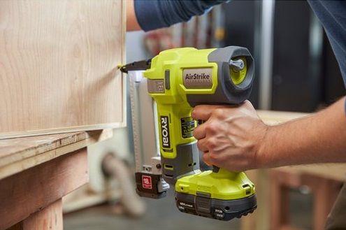Степлер Ryobi ONE+ R18GS18-0, акумуляторний, 18В, тип 18G, (без АКБ та ЗП)