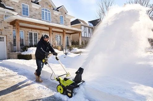 Снігоприбиральна машина акумуляторна Ryobi RY36STX53A-150, 36В MAX POWER, АКБ 1х5Ач, ширина 53см, безщітковий двигун, викид до 11м, висота 35см
