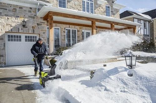 Снігоприбиральна машина акумуляторна Ryobi RY36STX53A-150, 36В MAX POWER, АКБ 1х5Ач, ширина 53см, безщітковий двигун, викид до 11м, висота 35см